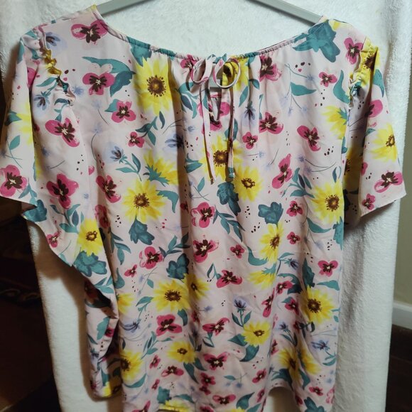 Lauren  Conrad Pink Floral Top with Ruffels - Picture 2 of 4